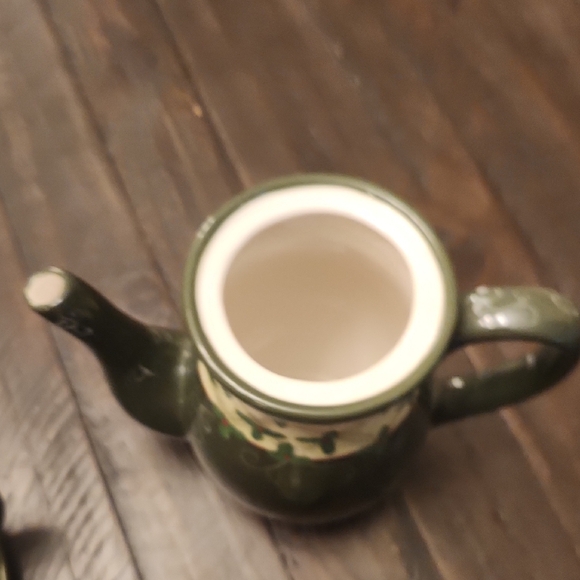 Vintage DaySpring Christmas  Teapot and Cup Set with Holly Design - Picture 8 of 10